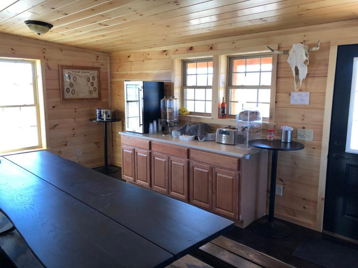 هاتش The Riverside Ranch Motel And Rv Park Southern Utah المظهر الخارجي الصورة