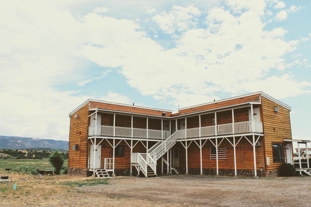 هاتش The Riverside Ranch Motel And Rv Park Southern Utah المظهر الخارجي الصورة